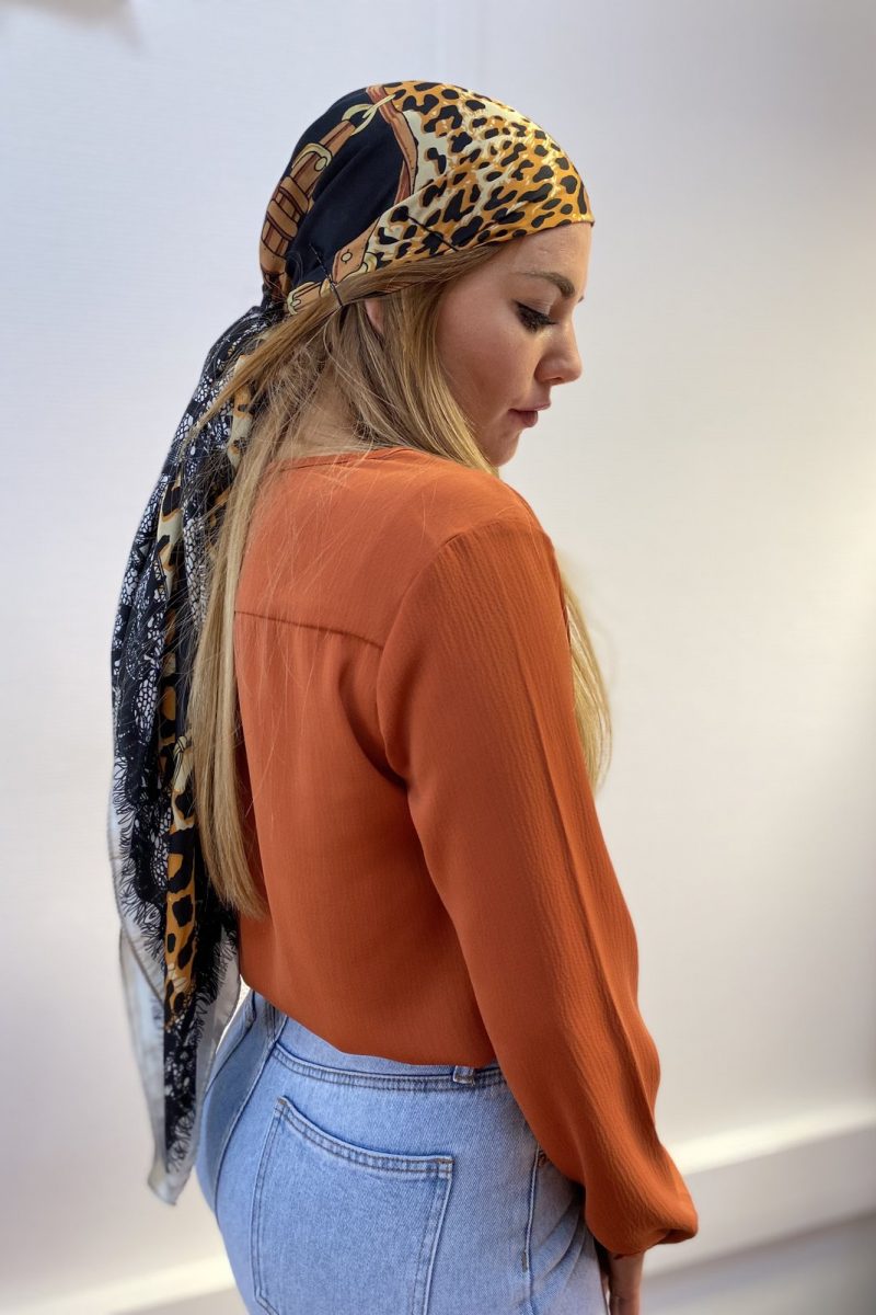 Foulard carré de soie Léo