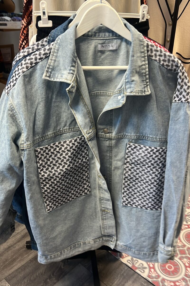 Veste en jean et Keffieh noir