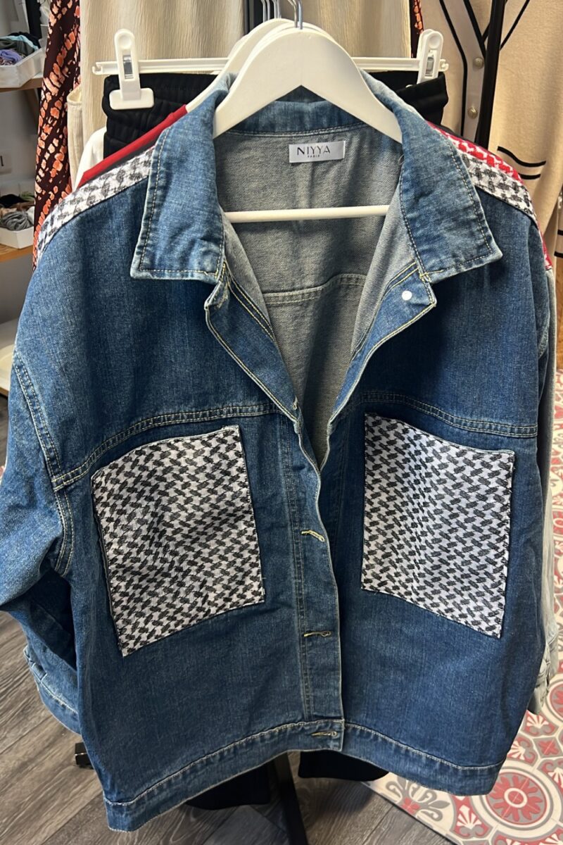 Veste en jean et Keffieh noir