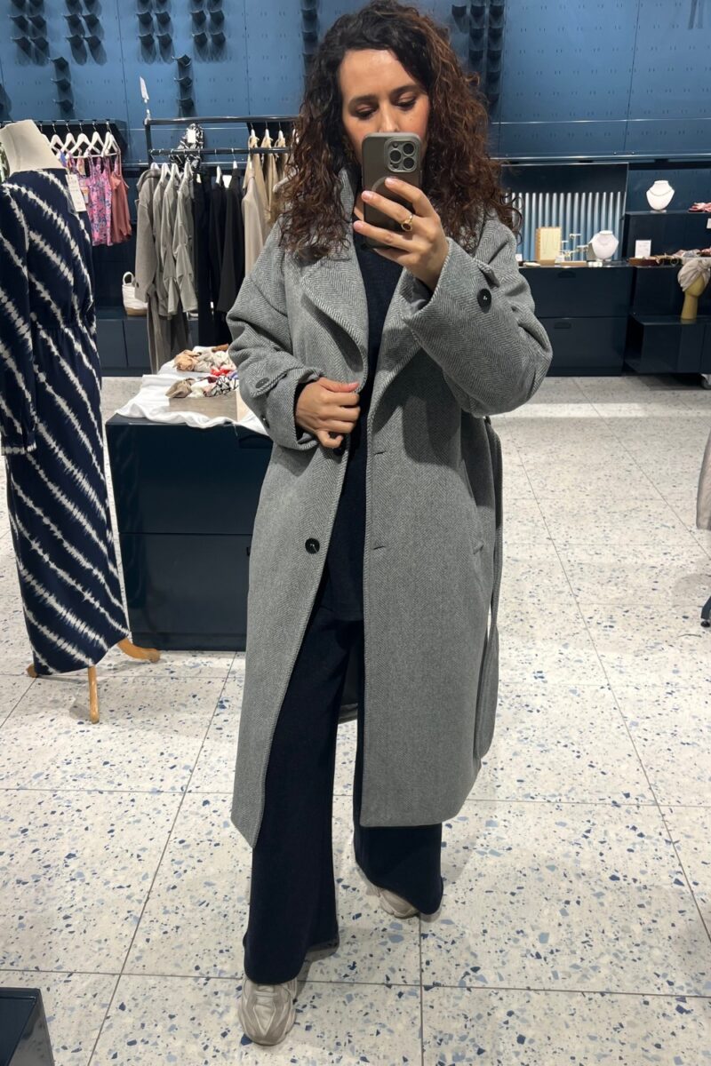 Manteau long oversize à motif chevron gris Niyya