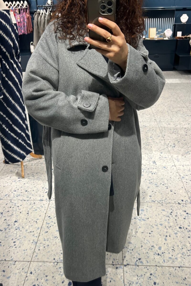Manteau long oversize à motif chevron gris Niyya