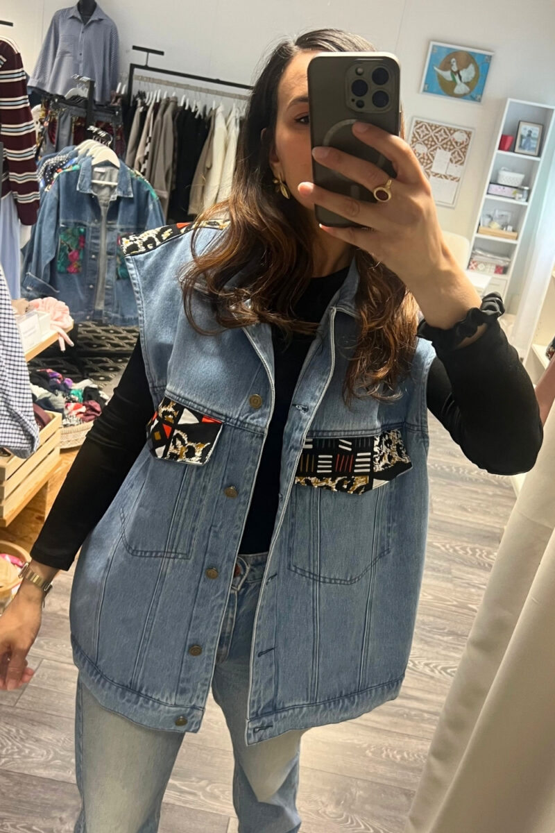 Veste sans manches en jean bleu clair – Wax graphique