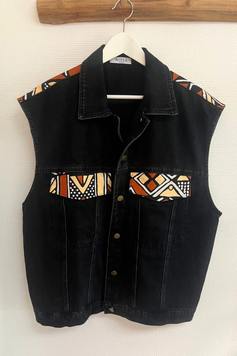 Veste sans manches en jean noire – Wax Bogolan