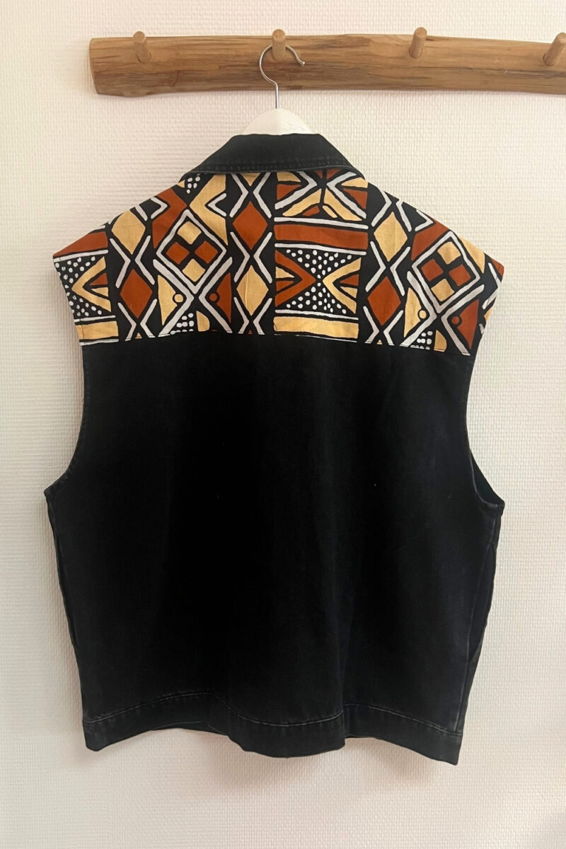 Veste sans manches en jean noire – Wax Bogolan