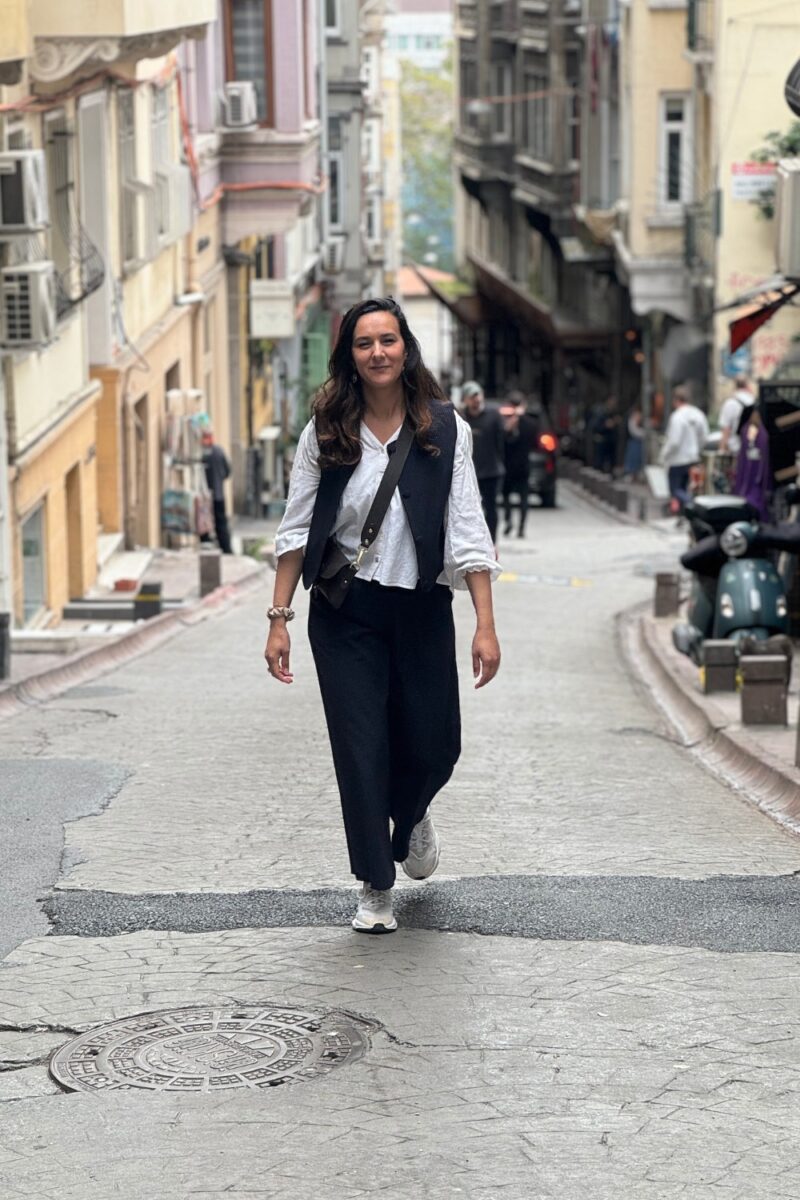 Pantalon fluide rayé bleu nuit