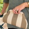Pochette Riviera rayée taupe et écru