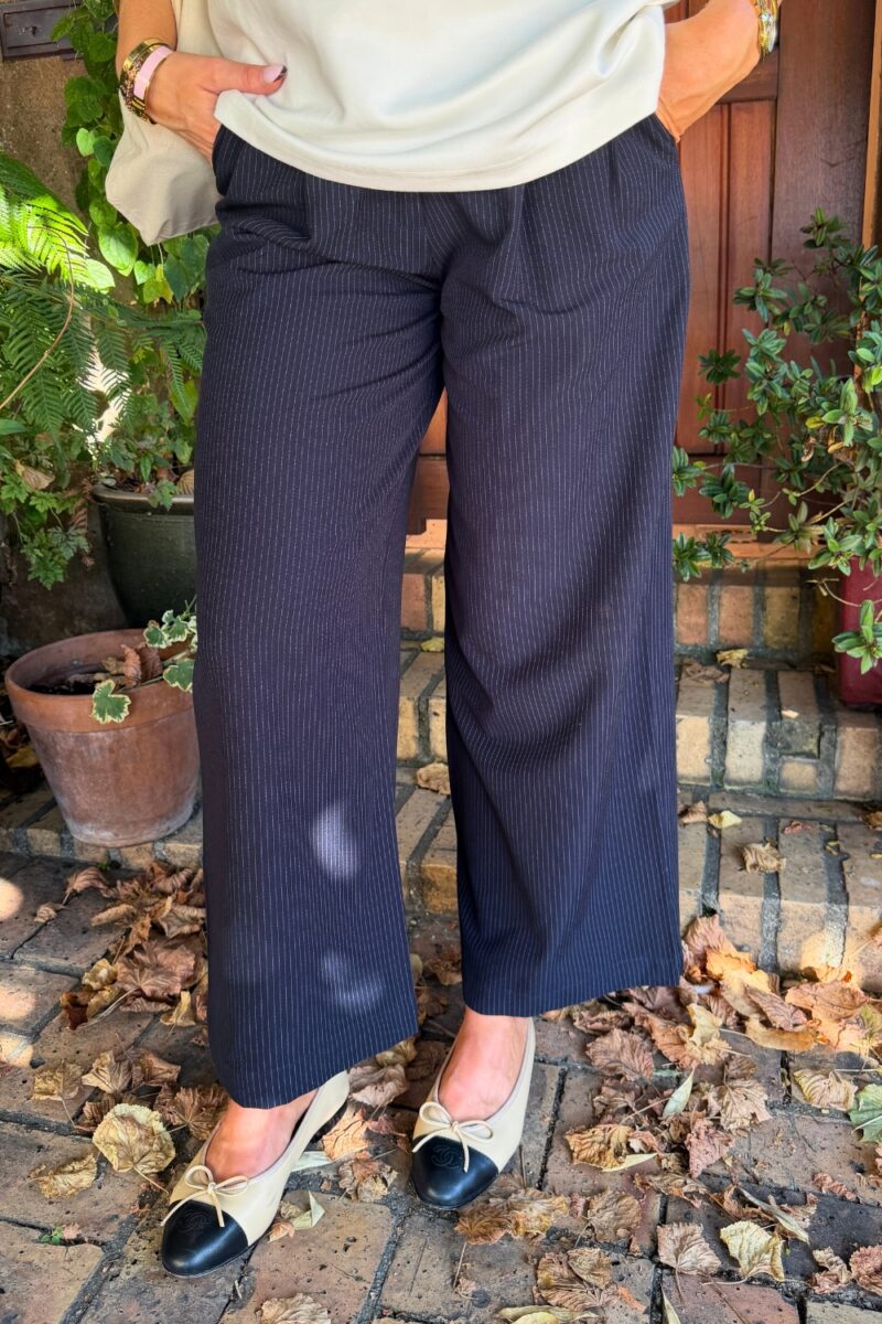 Pantalon fluide rayé bleu nuit