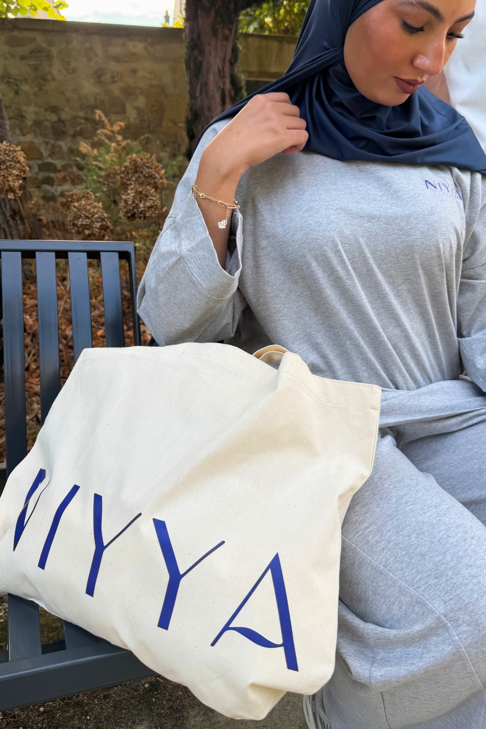 Tote bag en coton écru et bleu marine | Niyya Paris
