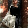 Tote bag écru à marquage noir | Niyya Paris