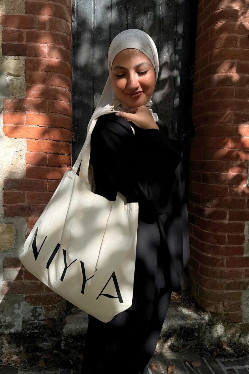 Tote bag écru à marquage noir | Niyya Paris