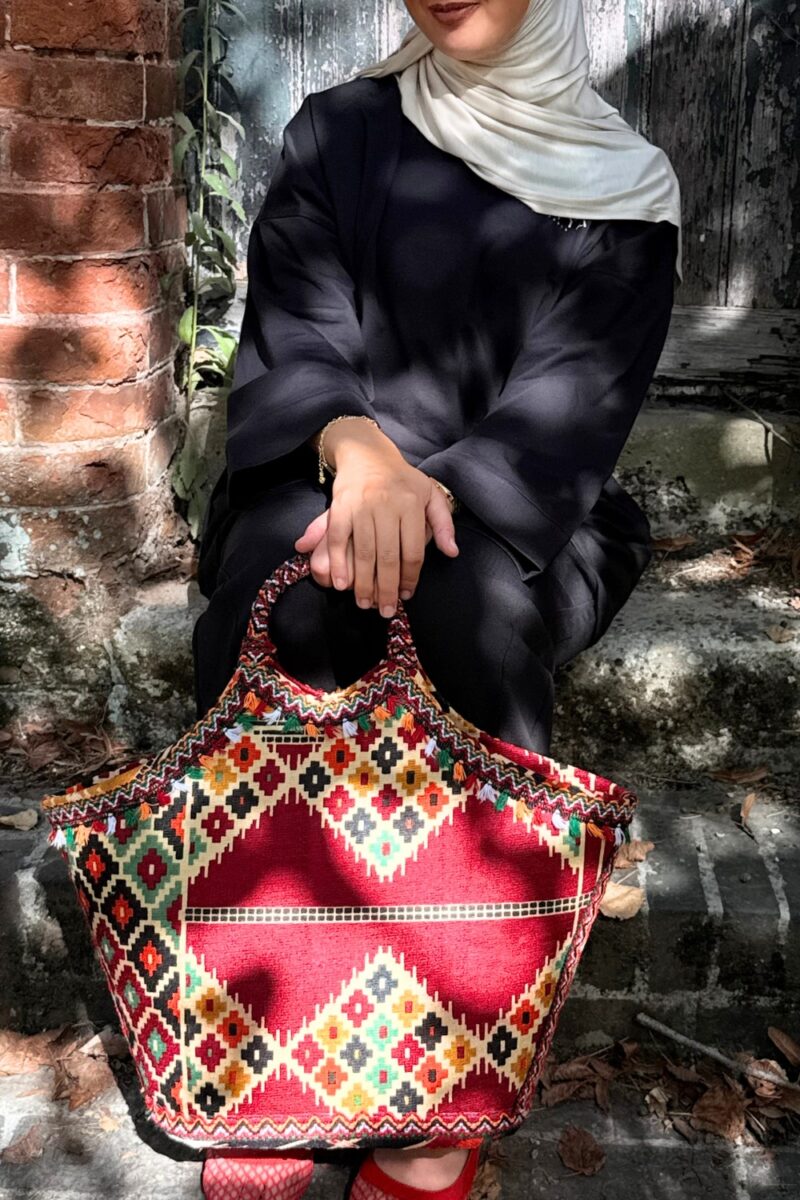 Panier rouge Algeria à motifs graphiques