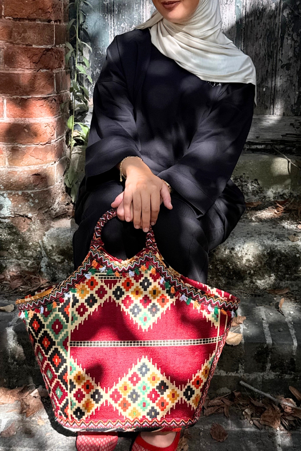 Panier rouge Algeria à motifs graphiques