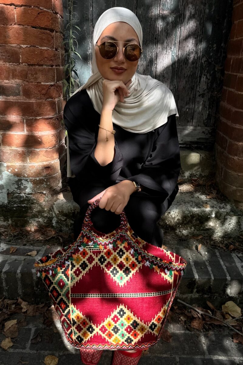 Panier rouge Algeria à motifs graphiques