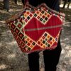 Panier rouge Algeria à motifs graphiques